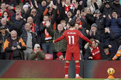 Liverpool Menang Mutlak dan Mohamed Salah Bikin Gol ke-100 di Anfield!